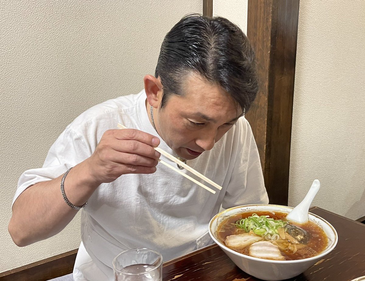 K_Fukuda_0921's tweet photo. 本日はＮＨＫ「#のど自慢」ご覧頂きありがとうございました‼️

生放送後、盛岡の美味しいラーメンをいただきました✨

#いただきます🍜
#何から食べるのでしょうか🍥 https://t.co/pgxnVvgzaq