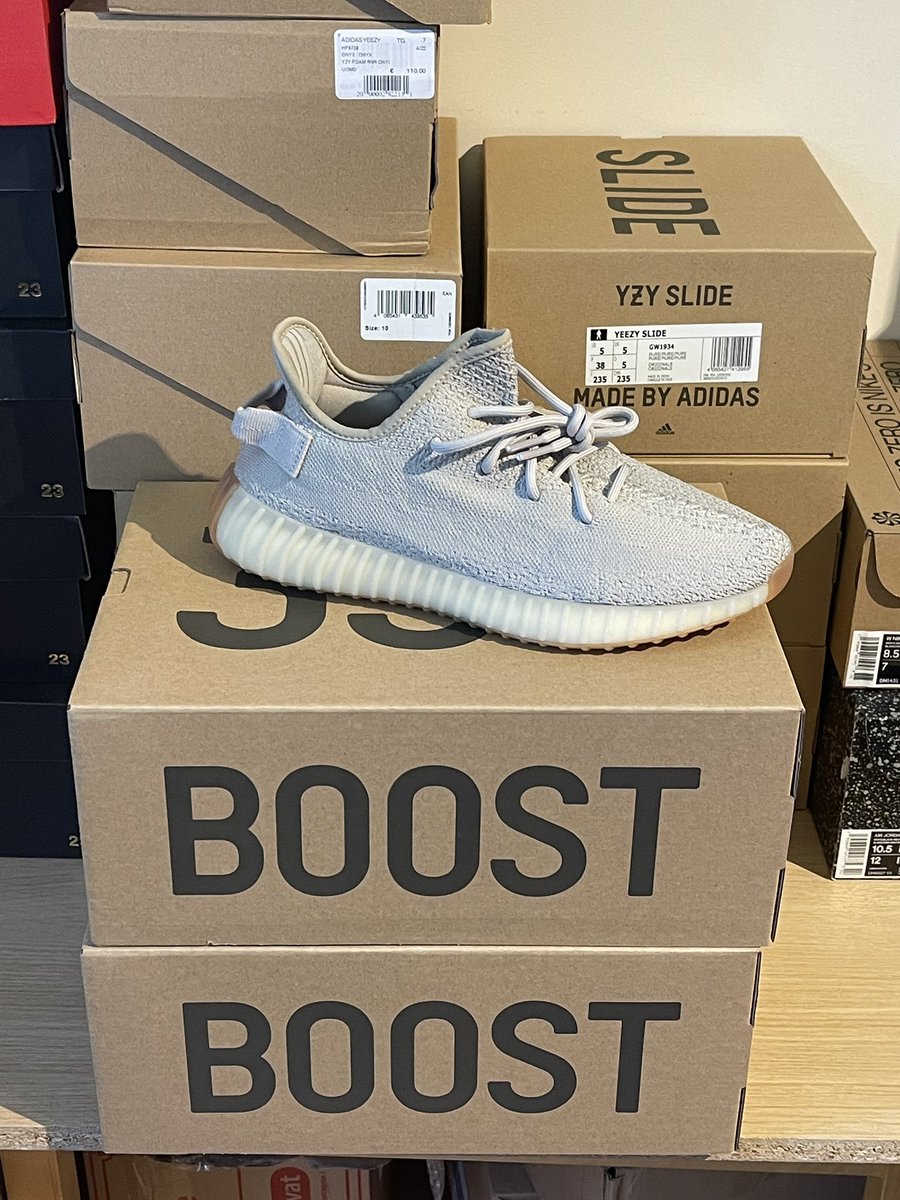 juul2404's tweet photo. 2/4 pairs already in @RaffleHiveIO @LazyMails @FlamingoProxies https://t.co/d9PfWIwDa7