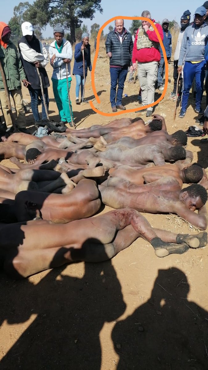 princematica's tweet photo. #itcant! history is repeating itself.ln 2022 a #blackman is being treated so bad,like a #humansubject?,a #doginthestreet? #slave? No! For whatever crime,those #blackmen must never be dehumanised to that extent...those 2 #whitemen are enjoying the drama doing hutsinye! https://t.co/WCclHkeWNi
