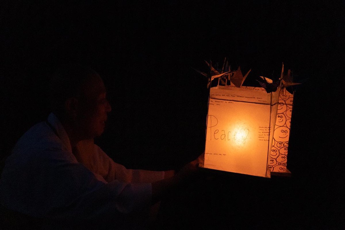 marklovelandph1's tweet photo. Floating lanterns at Willen Lake Milton Keynes to commemorate Hiroshima 

#scenesfrommk #lovemk #HiroshimaDay #HiroshimaDay2022 #HiroshimaPeaceMemorial #floatinglanterns #destinationmk #willenlake #Hiroshima77 https://t.co/YOxsKOO2p3