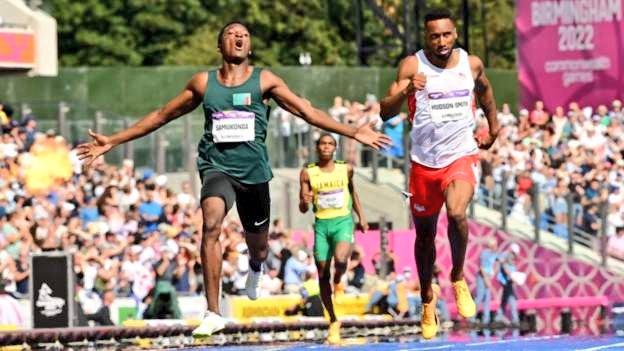 What a race! Big congrats to Zambia's 🇿🇲 Muzala Samukonga, who stormed down the home straight to take the gold 🥇 ahead of England's 🏴󠁧󠁢󠁥󠁮󠁧󠁿 Matt Hudson-Smith in the men's 400m final. A Zambia/England 1st/2nd!
#Birmingham2022 #CommonwealthGames2022