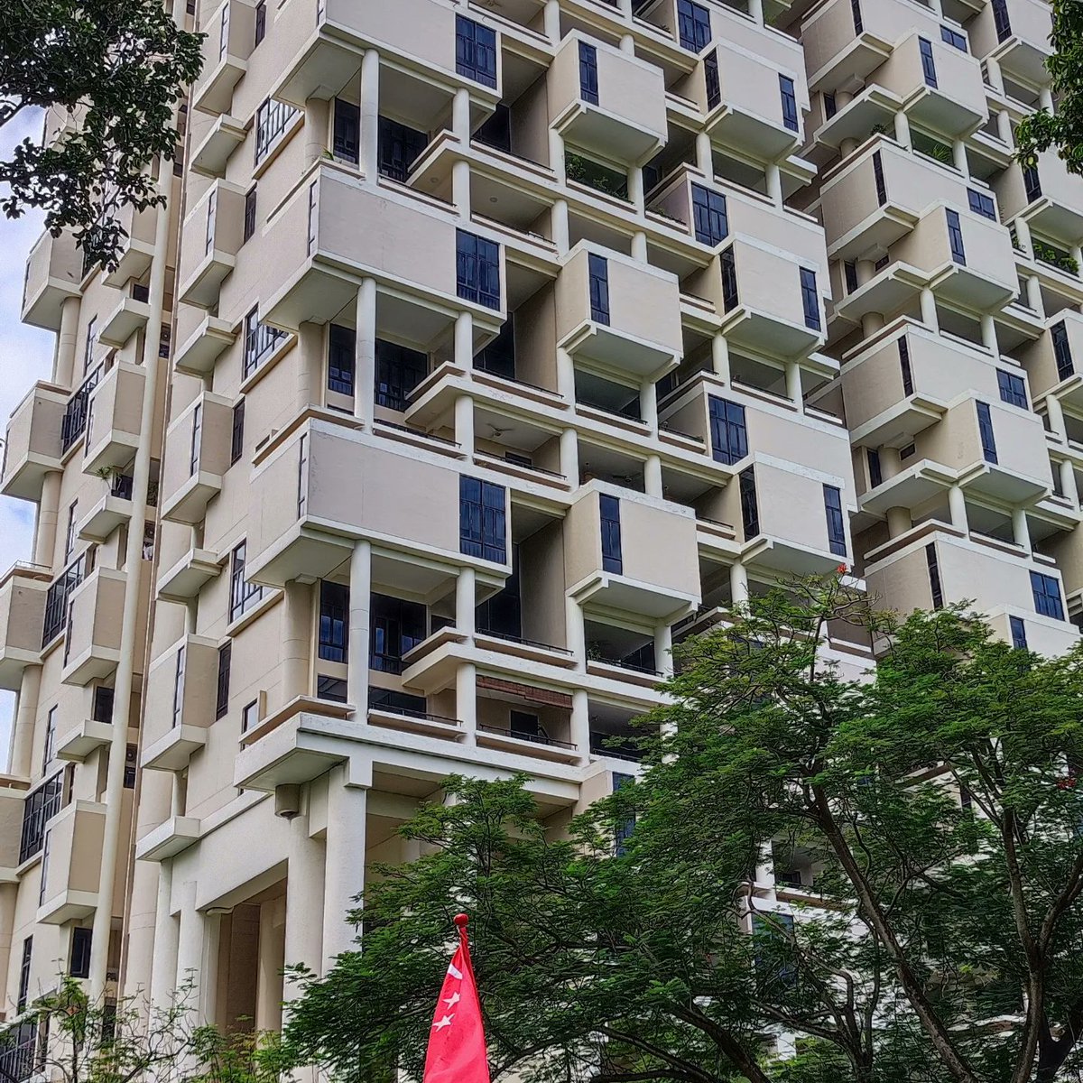 STUDIO_Urbanism's tweet photo. E oggi....#paulRudolph Tour in Singapore.
#thecollonade 1980
#studio #arroundtheworld #singapore #urbanism #architecture @paulrudolphinst
Follow As :
https://t.co/KQtX3NdFmQ
@studio.urbanism @rrc_architects https://t.co/r6k75RzIwG