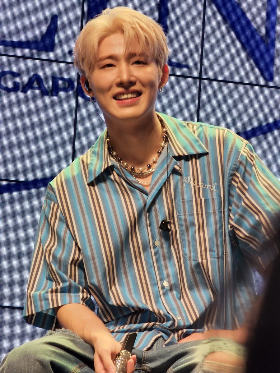 willinvictim's tweet photo. 또 만나 우리 ~~~ 👋🥰🥰
#HANBIN #비아이 #김한빈
#BIOfflineinSingapore https://t.co/R3ZBFy3imc