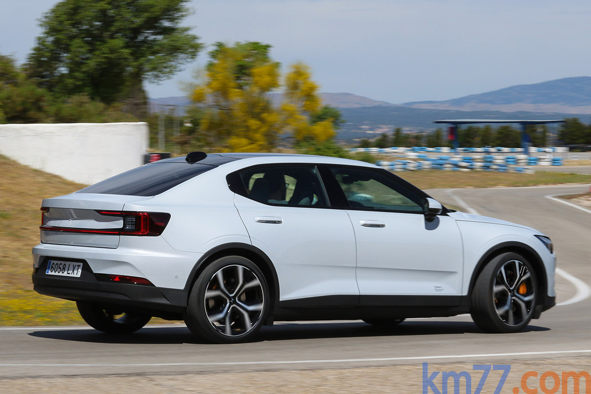 km77com's tweet photo. ⚡️Prueba del #Polestar 2 LR Performance Pack⚡️

👉La versión más potente tiene 476 CV y un muy buen equilibrio entre estabilidad y confort
👉Prestaciones muy buenas, consumo alto
🛣️Por autopista, autonomía de unos 350 km
💰Cuesta 60 400 €

toda la info: https://t.co/sVRtjpRYhJ https://t.co/j47QHT4ILT