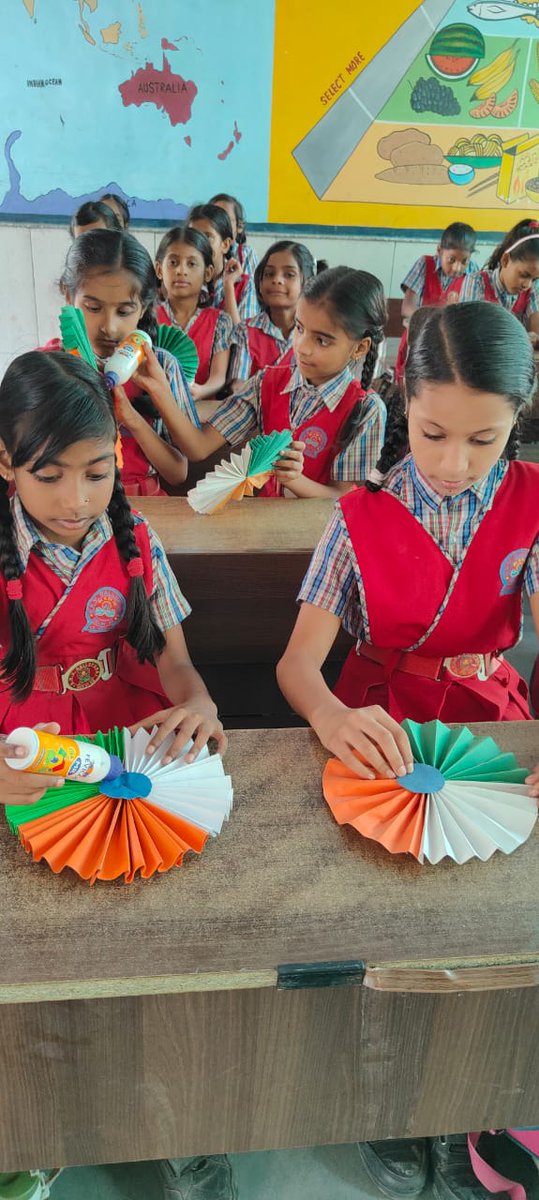 ArchanaNss's tweet photo. @_NSSIndia@YASMinistry@NssrdD सदा ही लहराता रहे ये तिरंगा हमारा,हम सबको जान से प्यारा है हिंदुस्तान हमारा।जय हिंद https://t.co/GIZCYu8aXh