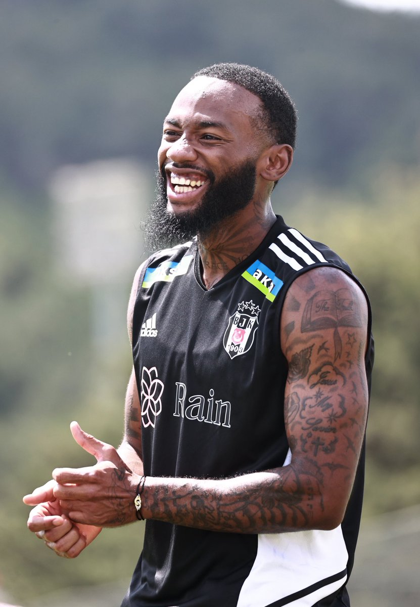 Besiktas's tweet image. Gülüyorlar. ☺️

#BJK