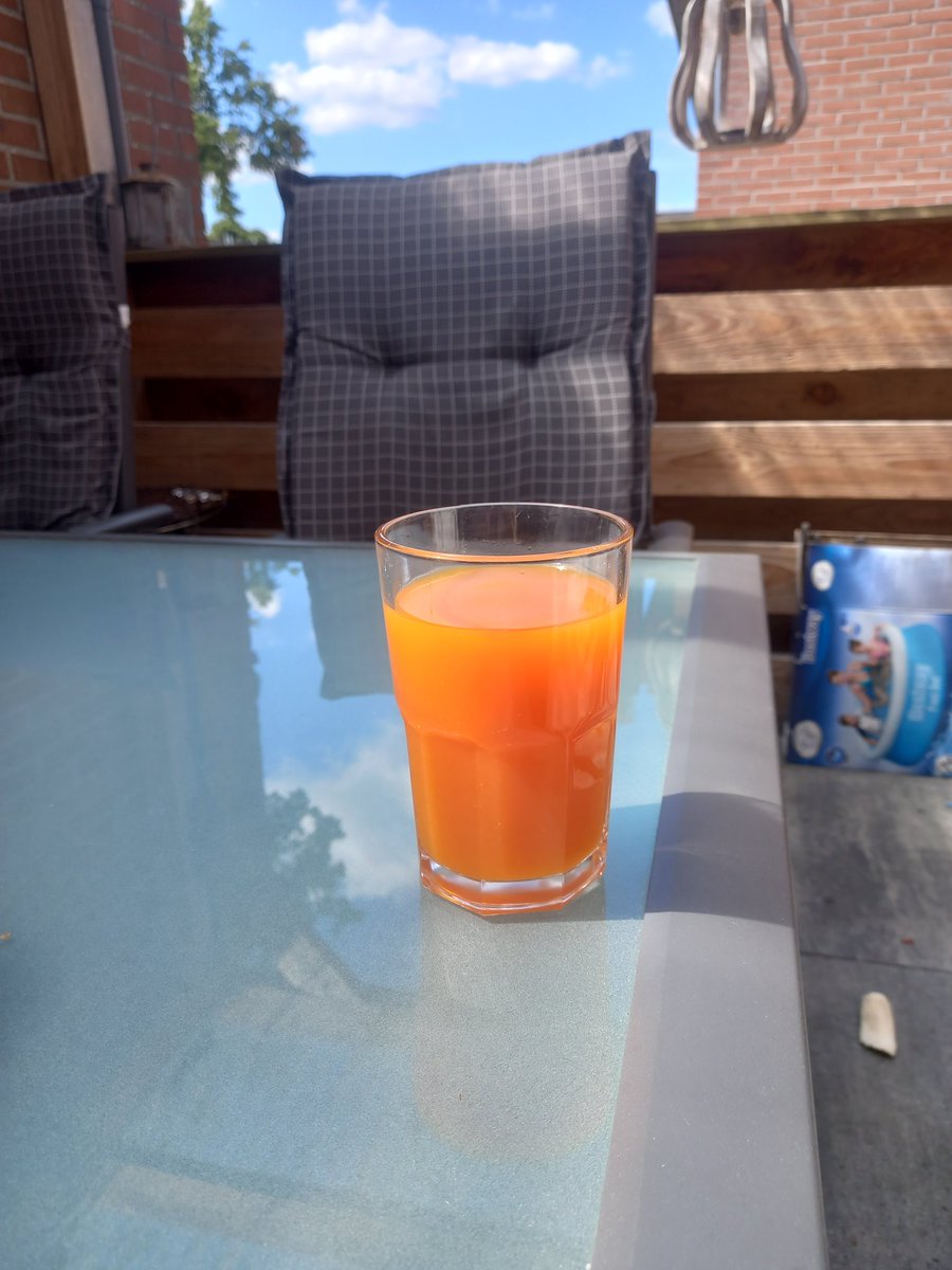 Janetjed2's tweet photo. Cocktails and sun🎉 happy me https://t.co/XEYfV2YTNw