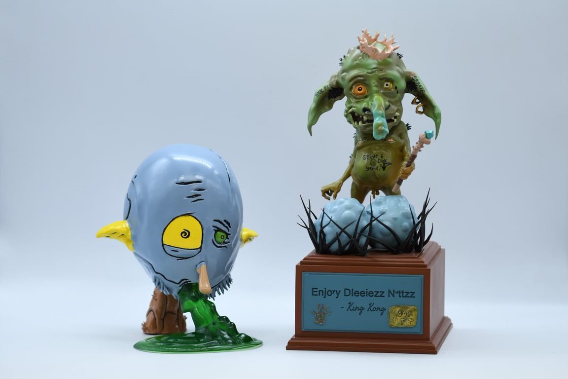 alts_btc's tweet photo. I always dreamt to meet my goblin IRL. Looks like @IsmToys finally made my dream come true along with the great @kingkong45_eth 👑 Thank you for this piece of art! Can’t wait to play with it 🔥 @goblintown https://t.co/CVMErQbWHl