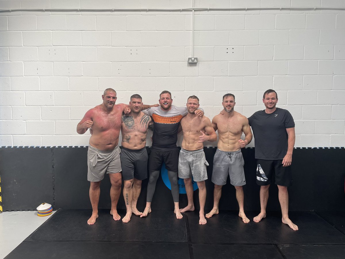 TrojanFitness's tweet photo. SQUAD TRAINING HELPING PANDA FOR HIS SECOND PRO MMA FIGHT IN 27 DAYS #PANDACAMP ๐ผ https://t.co/CMocvUNP0I