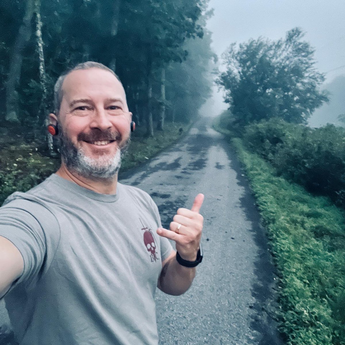 thekevinpannell's tweet photo. Started with a foggy walk and then a great morning yoga sesh with @sarahbethyoga
•••••
Get up. Get after it. Godspeed.
#Yoga #Stretch #Sunrise #Mountains #Trees #Wellness #MentalHealth #PeopleProcessProgress https://t.co/7IZwjXES3S