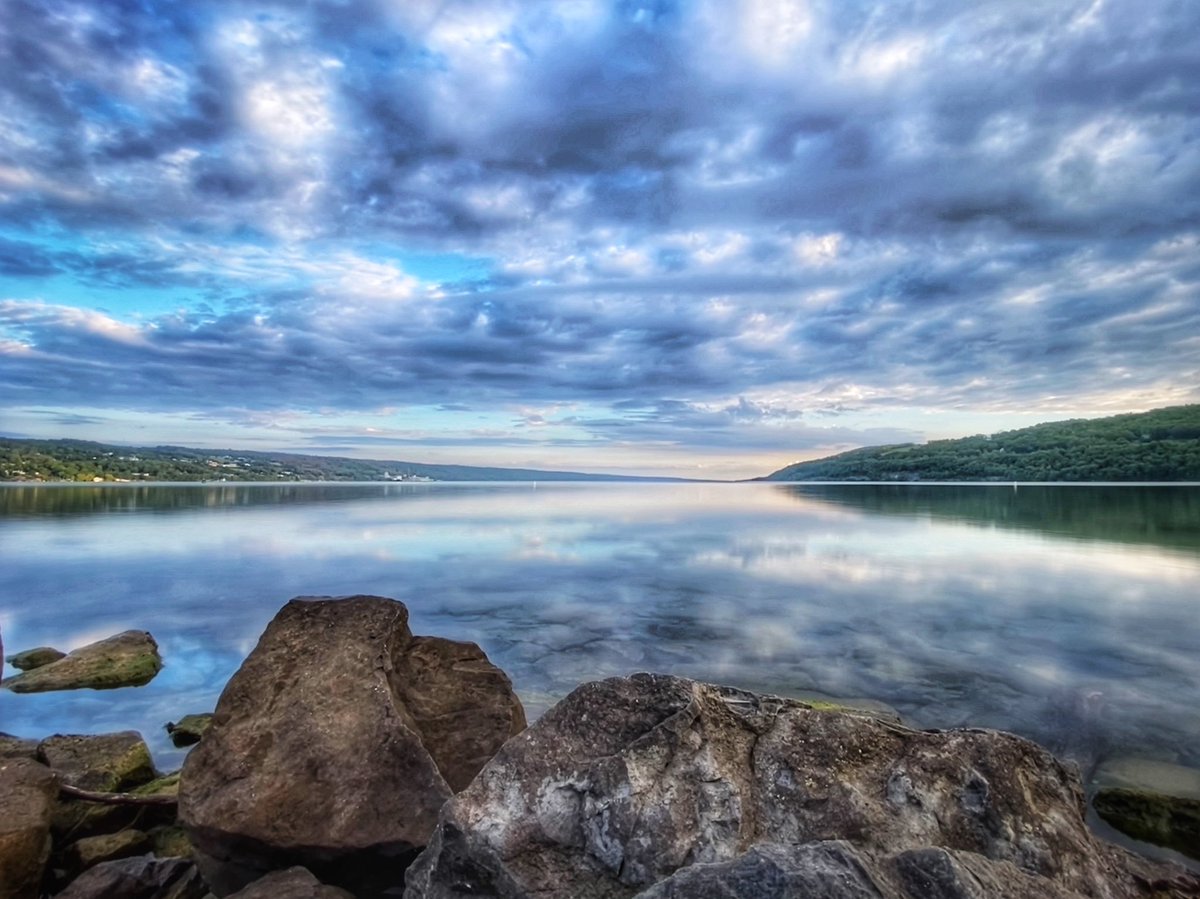 vineyardwarrior's tweet photo. Good Morning 😊 #beautifulmorning #beautifulview #lake #senecalake #fingerlakes #flx #longexposure #landscape #landscapephotography #photography #drive2work https://t.co/5ObHYqfvaL