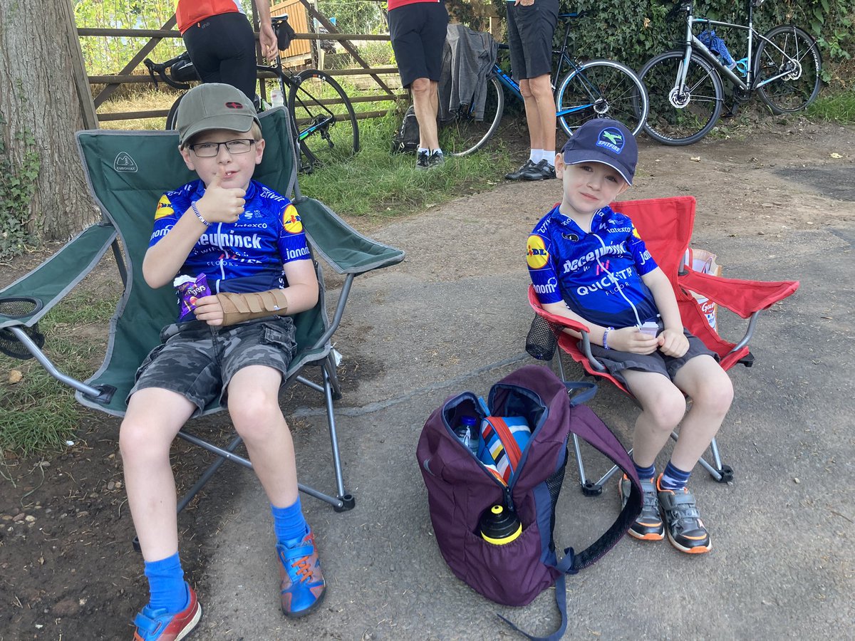 Arrived and ready to cheer 🚲 <a href="/MarkCavendish/">Mark Cavendish</a> 👊🏼