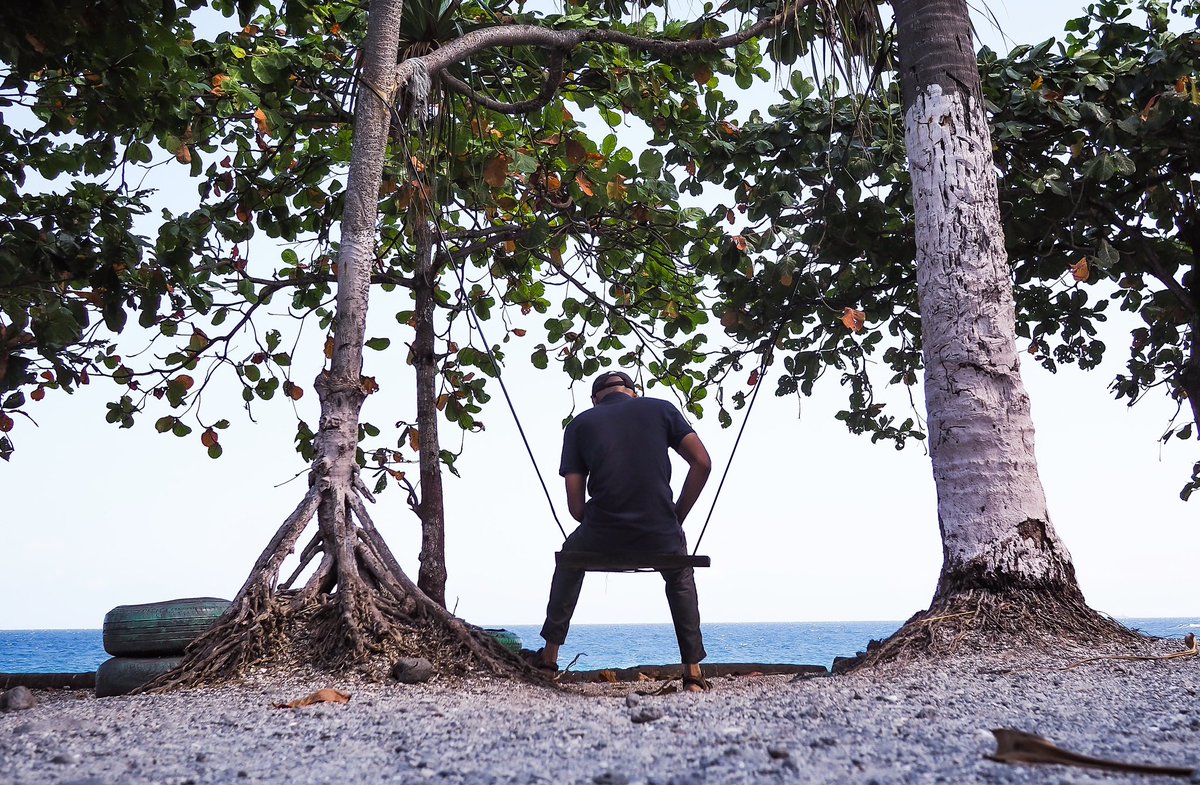 Pvanamboini 
#Olympus #getolympus  #MadeWithLightroom   #TheBrightContinent   #silhouette #environment #nature #seaside #YourShotPhotographer  #nature   #beach #olympusphotography  #africa  #myolympus  #island  #comoros #comores #جزرالقمر