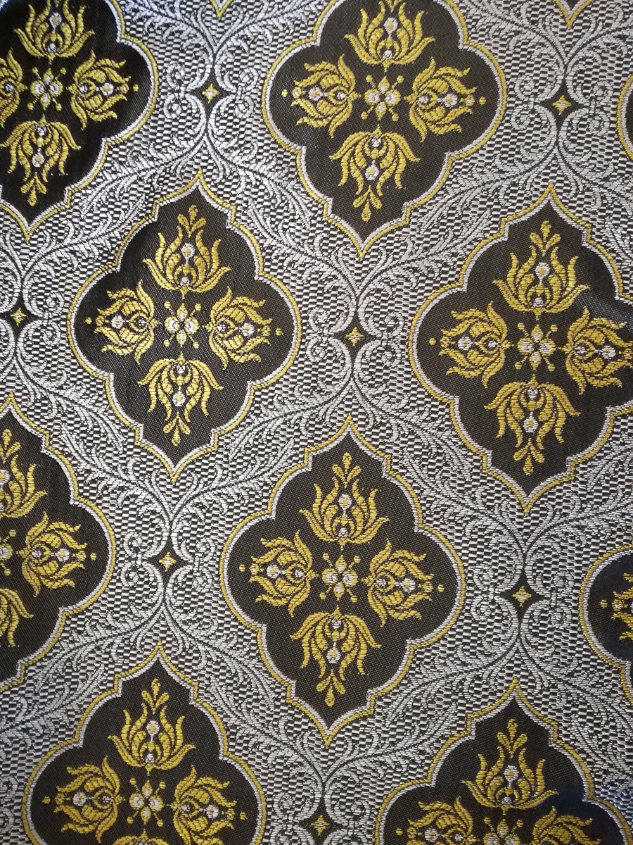 LuaMedia's tweet photo. Quiero compartir lo último que he añadido a mi tienda de #etsy: Precio 0,5 m. tejido rayón 100% en color negro, oro y plata. https://t.co/KDaDW5rHvG #si #no #moda #lana #confecciondesombrerosyaccesorios #navidad #cumpleanos #negro #rayon https://t.co/QPgX6ZIrbL