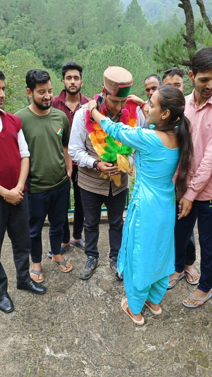 deepaktanwerpro's tweet photo. युवा सोच भी युवा जोश भी जन संपर्क अभियान|
@VSultanpuri @SanjaySDutt
@RahulGandhi @INCHimachal
  https://t.co/k3of7ZFz1R