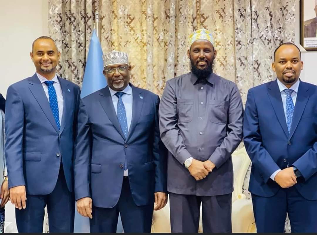 _IlyasAli's tweet photo. Waa lagu digtaa ruux hadduu kuu darnaan jirayee, bal dayaay (Wadaadkii, Wasiiradii) waakaas la ansixiyay.

Balanteenu waa 19 December 2022 iyo isbedel khayr qaba. Insha'allah https://t.co/xT7SZsaUgf
