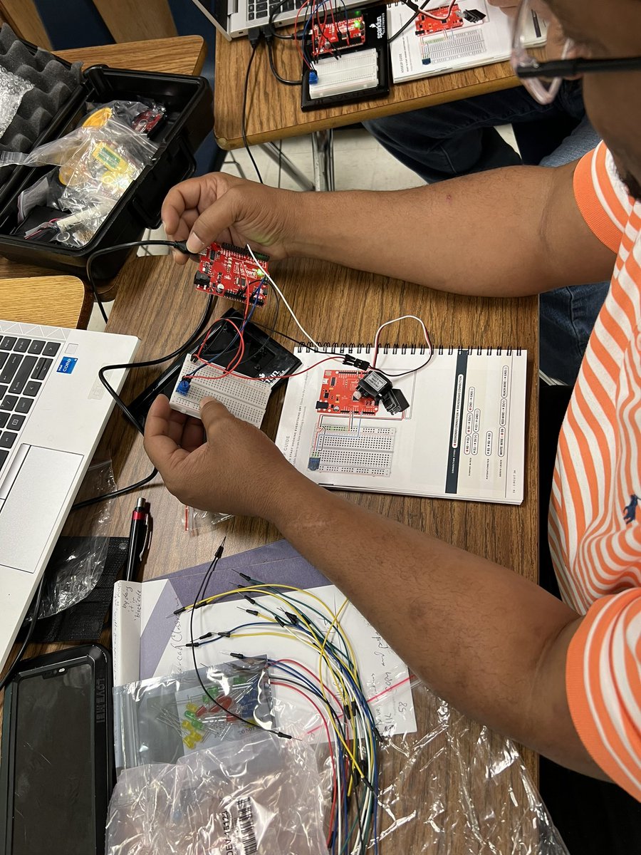 Robotics teachers <a href="/FortBendISD/">Fort Bend ISD</a> engaged in learning with <a href="/sparkfun/">SparkFun Electronics</a> on motion and display. A lot of collaboration, problem solving, and debugging. Great day of learning. <a href="/FBISDSTEM/">Fort Bend ISD STEM</a>