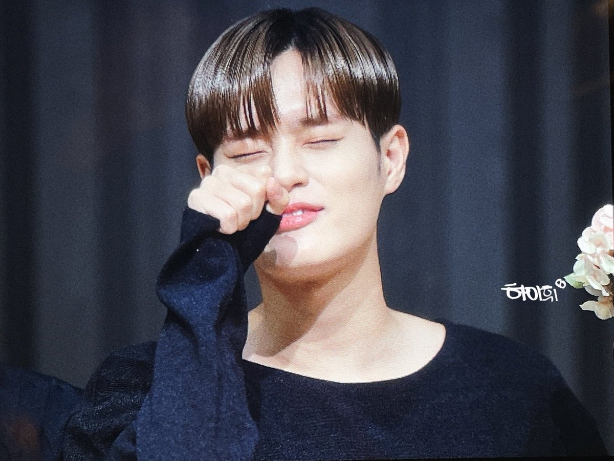 Hi_Hwi0129's tweet photo. 220807 #AB6IX  #이대휘  #투데휘
진짜 넘 귀엽다🥹🥹🥹 https://t.co/HOKiagbM1x