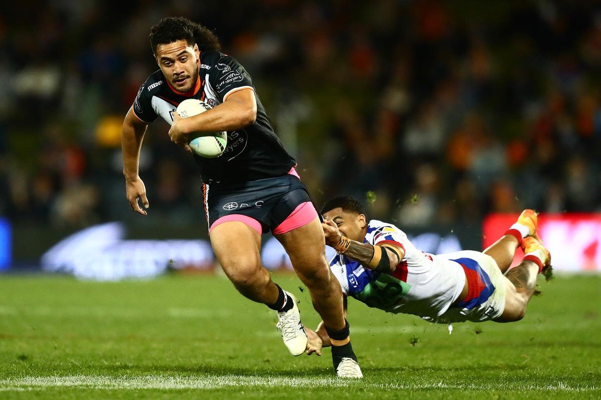 A few pictures from tonight’s #NRLTigersKnights match in Sydney.

Knights 14 Wests Tigers 10

#photography #sport