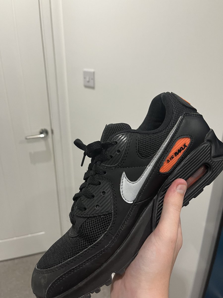 vfxhrke's tweet photo. 5th pair bc it only lets you add 4 https://t.co/pi5nlvqgxr