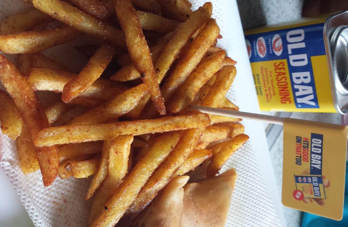CrashingNight's tweet photo. #ItsGoodOnThatToo @OLDBAYSeasoning @ComeRound https://t.co/kfJnSdX7so
