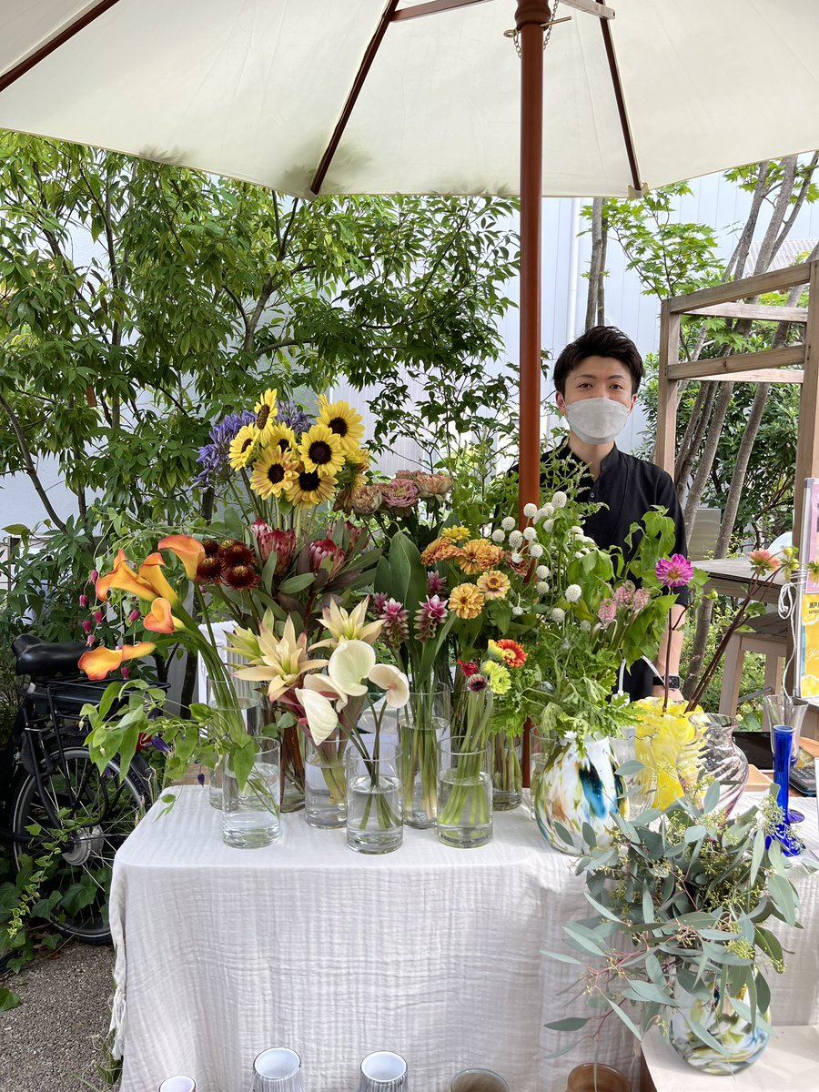 POPAP_JP's tweet image. 皆さん、暑い中下北沢まで足を運んでくださりありがとうございました🌻☀️
BONUS TRACKさんという素晴らしい場所でご一緒できて最高でしたしろ🕊
またご一緒しましょう！🌹
#hellopopup 
#bonustrack
#夏ちる花に君とおよぐ
#花の日