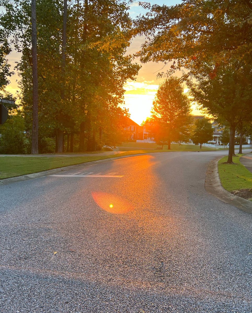 ChristinaChamb's tweet photo. When baby is back ๐ด for his early morning nap, you take advantage. ๐Man, did it feel good to lace up and run a little bit again with a 5 mile run/walk early this morning ๐๐ปโโ๏ธ โฆ.. that sunrise ๐
though! ๐๐ผ
#7weekspostpartum tomorrow
#runner
#newmom https://t.co/LlKVshU9VF