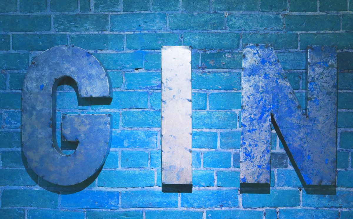 Maine wild blueberries are one of the botanicals in our gin which gives it a unique and sophisticated flavor profile.  Find it at stores near you at mainespirits.com/products/back-…
<a href="/wildblueberries/">The Caviar of Maine</a>
#drinklocal #wildblueberryweekend #mainelife #visitmaine #visitportland