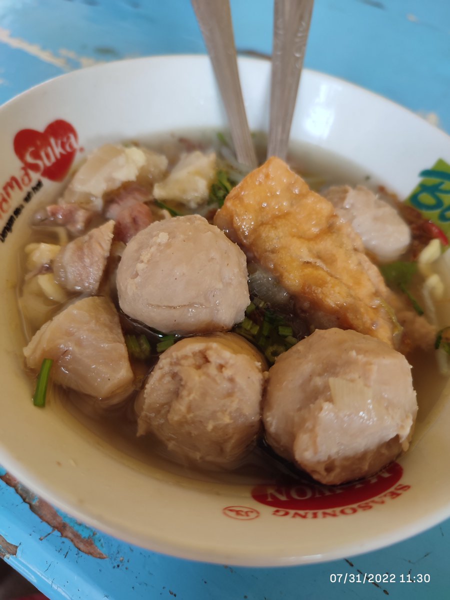 wiendasha's tweet photo. @FOODFESS2 bakso futsalan, nyam https://t.co/y23btZ6jy7