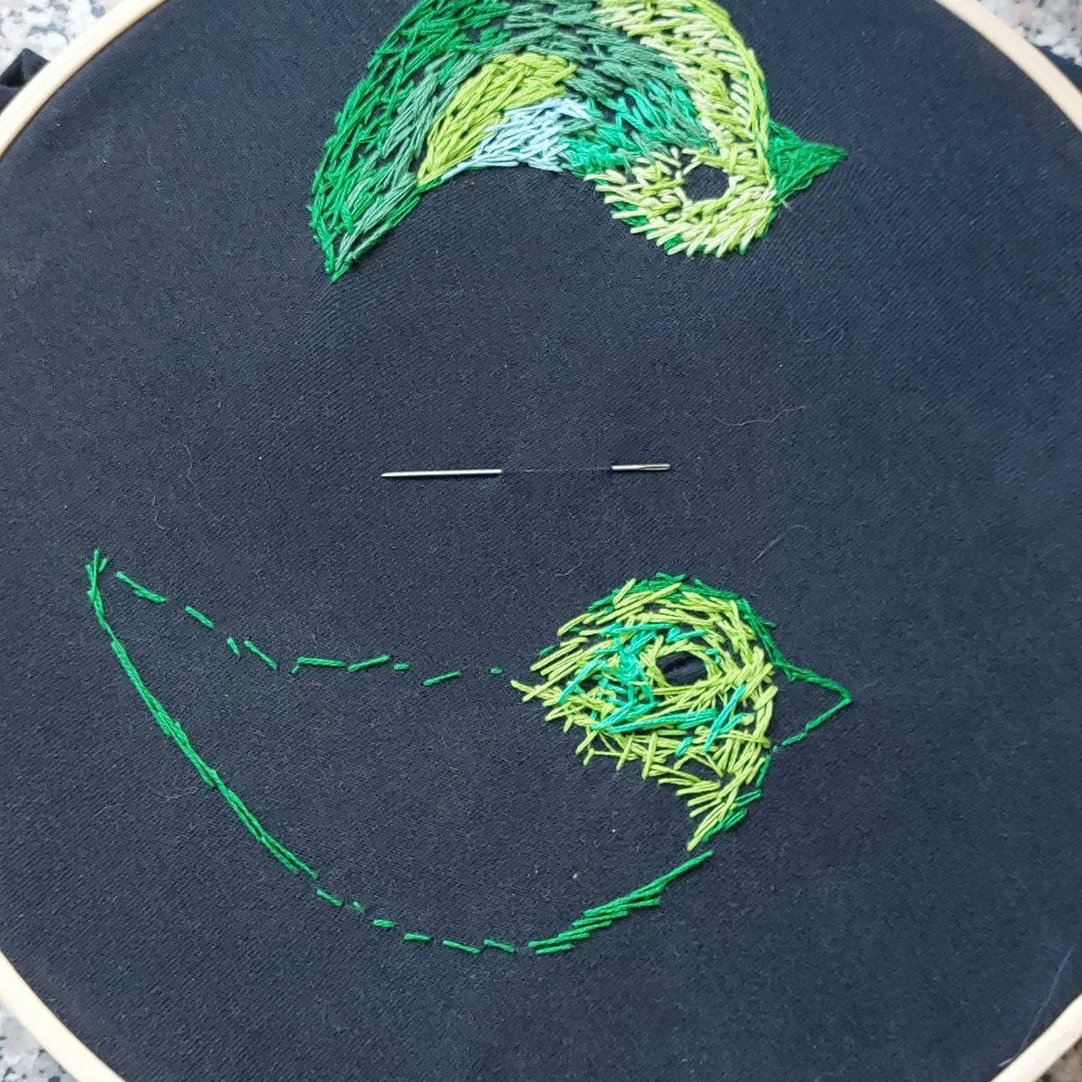 ArtistZara's tweet photo. Little green birds. An extra tow for my quilt #embroideryartist #embroidery #birds #birdsinart #create #wipart #WIP https://t.co/npJKSlAPfr