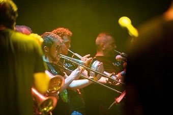 ambsodecobla's tweet photo. 🎶Tanquem la 6a edició d’#AmbSoDeCobla contents d’haver retornat als índexs de participació d’abans de la pandèmia i amb aquestes imatges amb les que vam acomiadar el #Festival ahir a la nit amb @CoblaSantJordi @CobosMika #RaphDumas
🙌Infinites gràcies per fer-ho possible https://t.co/bL2mta9SGE