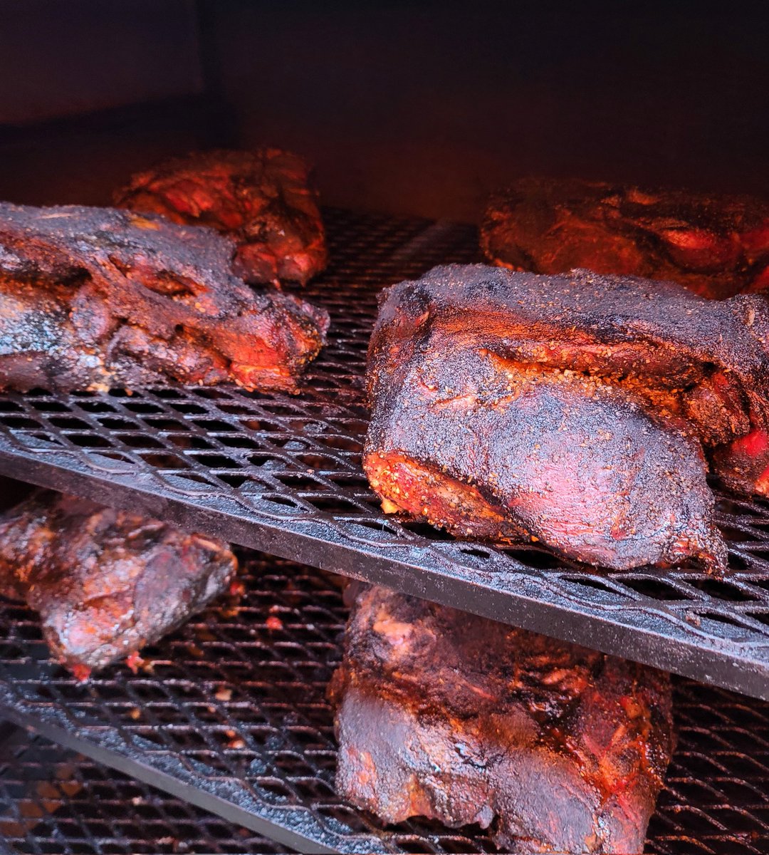 CaseyNe33041460's tweet photo. Brought the house down at this event....Pulled pork style! https://t.co/ksHcRecnsD