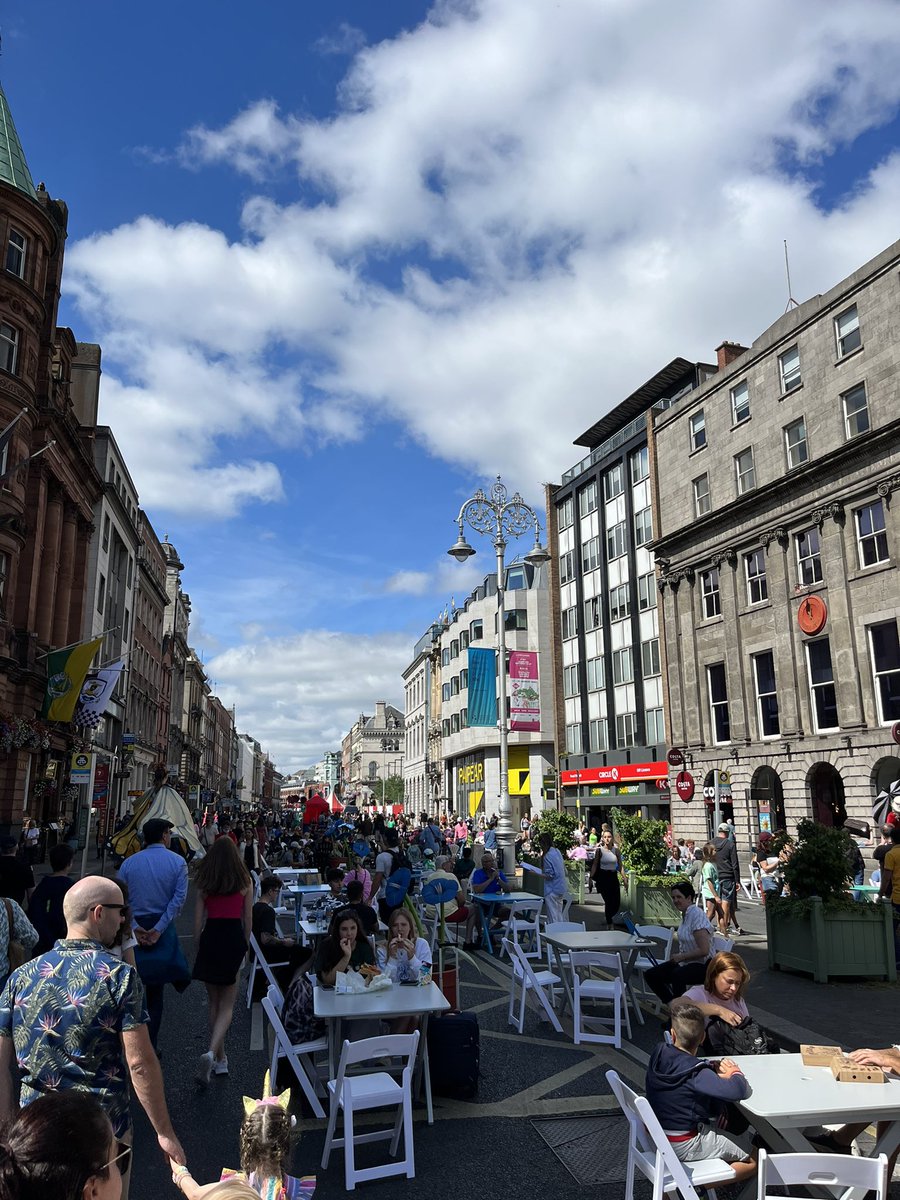 Make this pedestrianisation permanent, so much potential #collegegreen #dublin