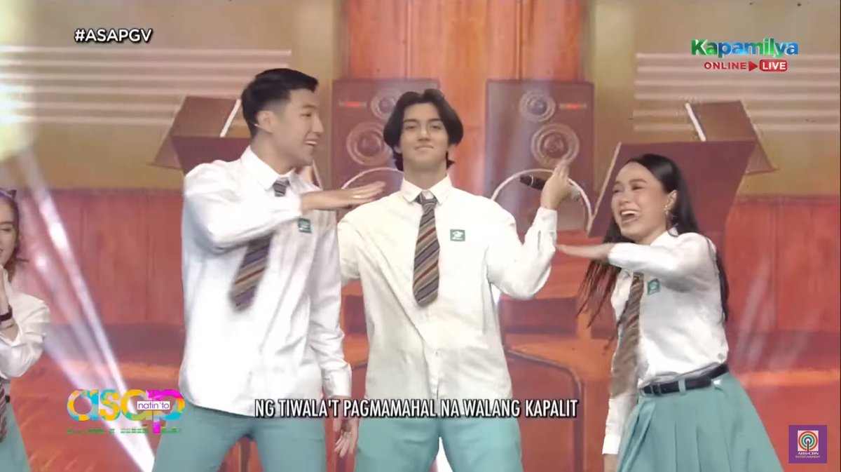 starhuntabscbn's tweet photo. LOOK: Rj Perkins (@iamrjperkins) with the cast of Lyric and Beat on #ASAPGV!β¨ https://t.co/JHEuoRqLy2