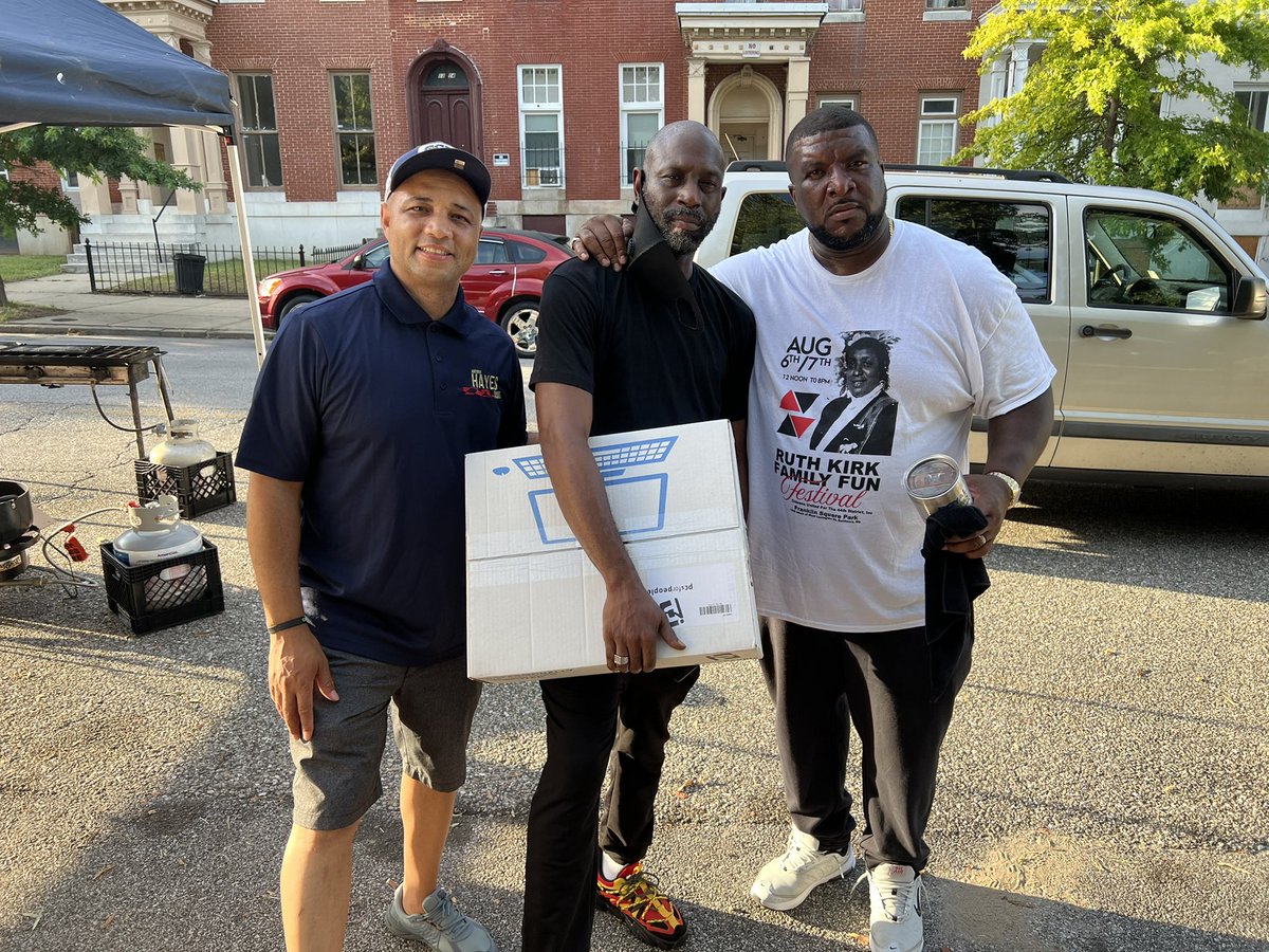 AntonioHayes40's tweet photo. I was honored to stand with Arthur Squeaky Kirk at the 27th Annual Ruth Kirk Family Festival. We distributed nine (9) laptops to moms, dads and grandparents of high school students matriculating to college this fall. This family has a young going to Alma mater @FrostburgState https://t.co/9v97zHSzh3