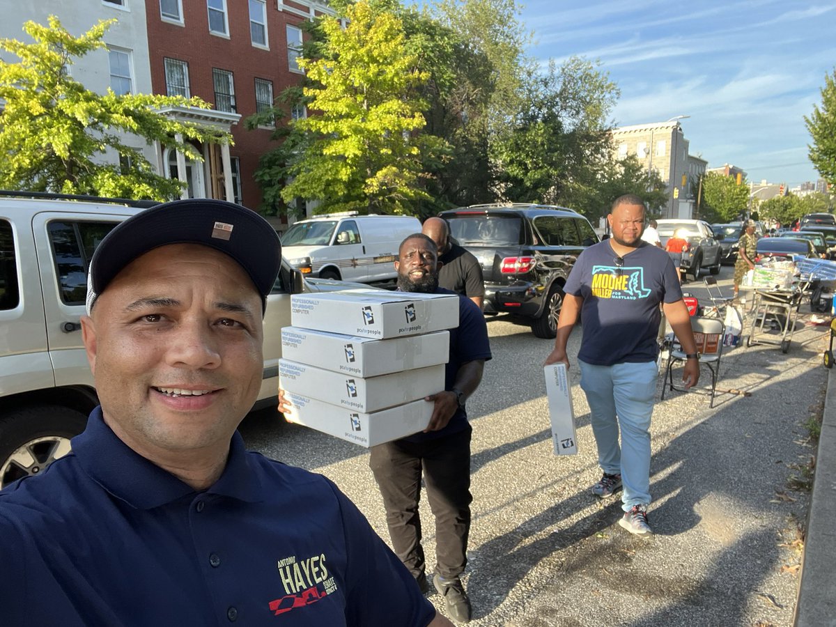 AntonioHayes40's tweet photo. I was honored to stand with Arthur Squeaky Kirk at the 27th Annual Ruth Kirk Family Festival. We distributed nine (9) laptops to moms, dads and grandparents of high school students matriculating to college this fall. This family has a young going to Alma mater @FrostburgState https://t.co/9v97zHSzh3