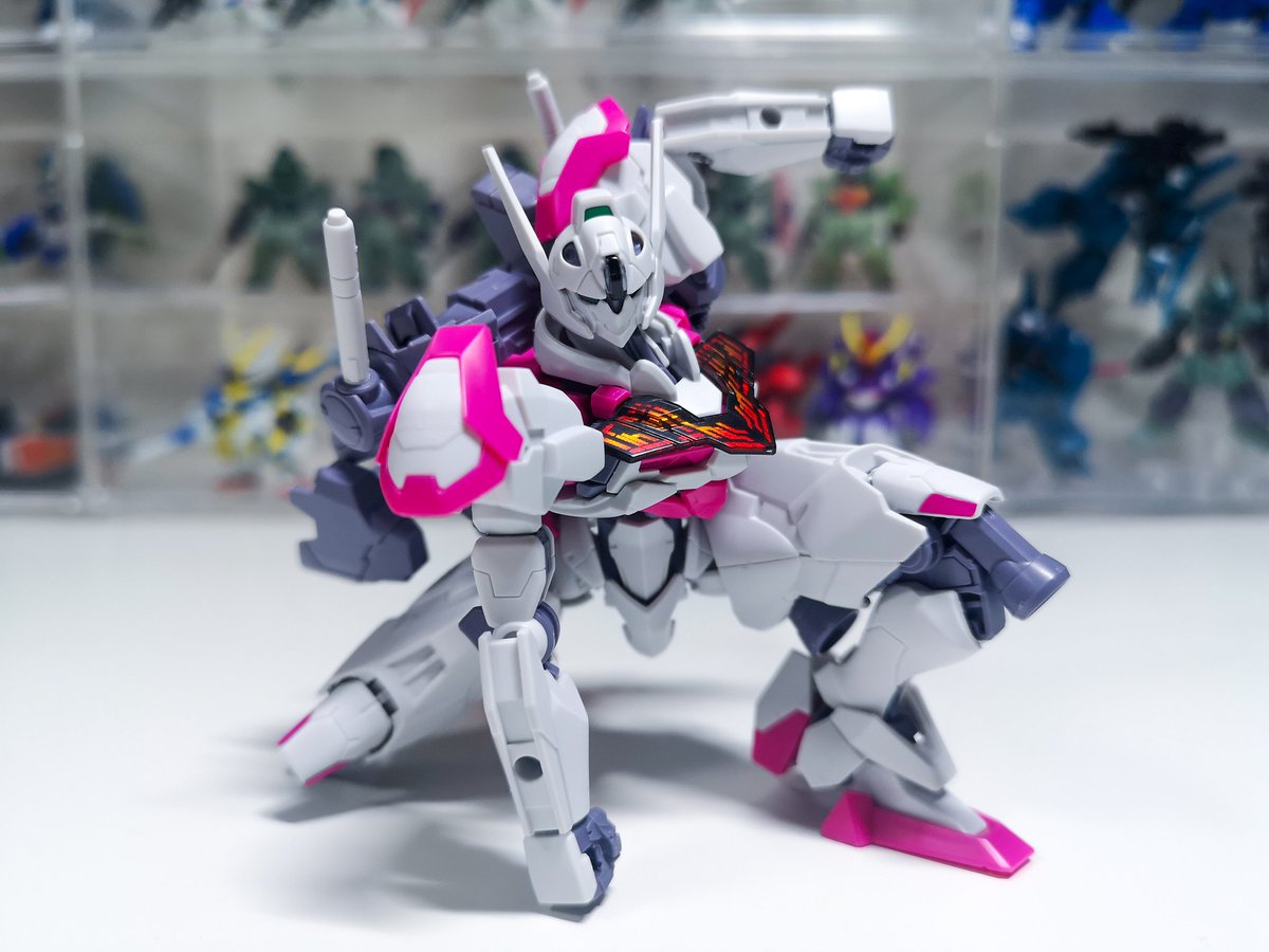 ヤンキー座りできる 色分けがバケモン 最新のガンプラにバンダイさんが注ぎ込んだ技術がまた変態じみていた Togetter