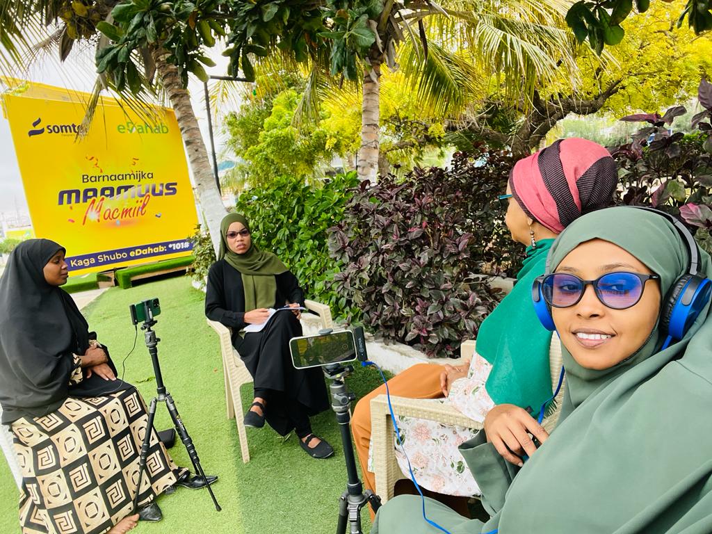 Talking with researcher <a href="/ZainabSirad/">Zainab M. Hassan</a> about the new <a href="/HIPSINSTITUTE/">Heritage Institute</a> study on #Somali women and politics. 

<a href="/MediaBilan/">Bilan Media</a> report coming soon on <a href="/DalsanTv/">Dalsan TV</a> + <a href="/RadioDalsan1/">Radio Dalsan</a>