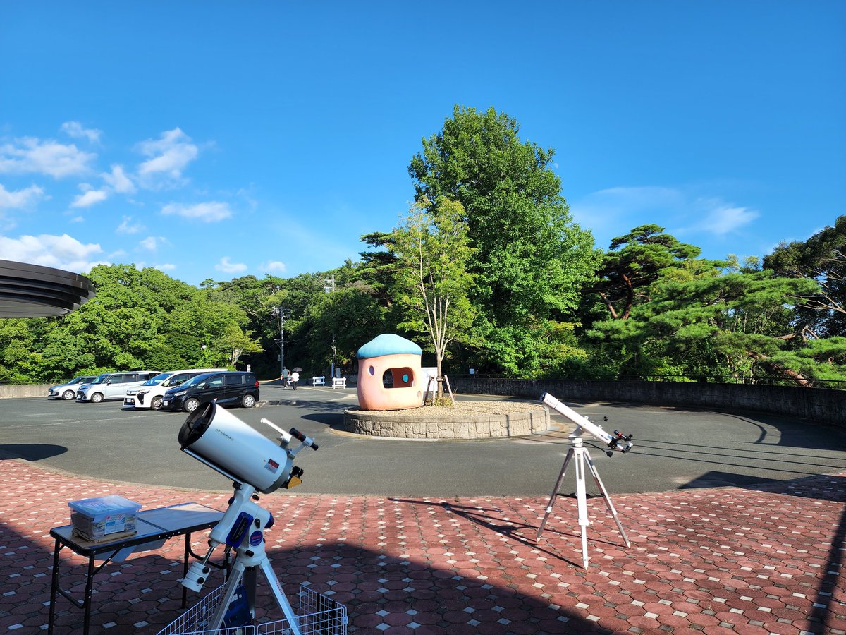 in23628059's tweet photo. 舘山寺の大草山で星空観察会
14日まで晴れていれば毎日。
19:00〜21:00
700円、小学生以下500円。
駐車場無料
山頂のKAReN ＨaMaNaKoエントランス
予約不要
曇天雨天中止

#舘山寺温泉
#大草山
#舘山寺ロープウェイ
#浜名湖
#しずほし
#ぬくもりの星
#ぬくもりの森 https://t.co/V8H2X3WSSC