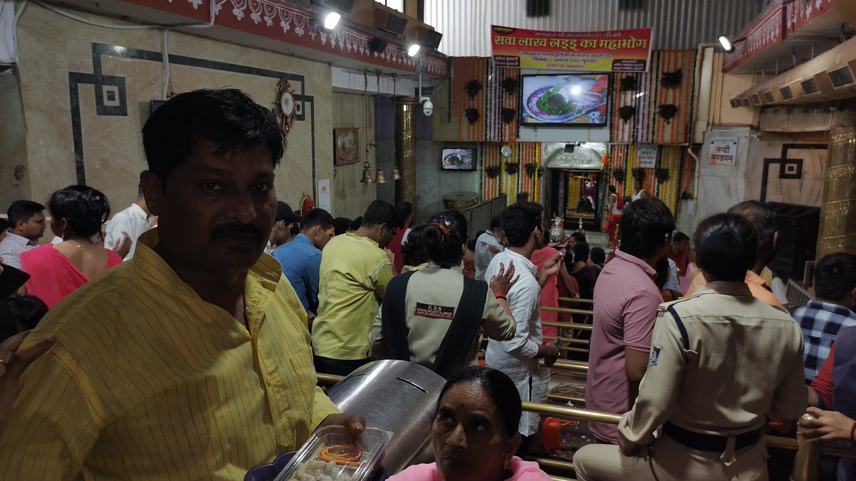 Rakeshsinghbhol's tweet photo. आज सावन मास में भगवान महाकाल की नगरी उज्जैन में महाकालेश्वर ज्योतिर्लिंग के दर्शन करने का सौभाग्य प्राप्त हुआ। https://t.co/NOMl75SLQ7