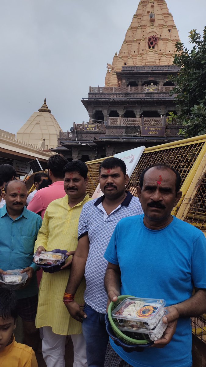Rakeshsinghbhol's tweet photo. आज सावन मास में भगवान महाकाल की नगरी उज्जैन में महाकालेश्वर ज्योतिर्लिंग के दर्शन करने का सौभाग्य प्राप्त हुआ। https://t.co/NOMl75SLQ7