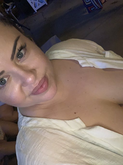 Pool party last night https://t.co/CdzyNDnTbn