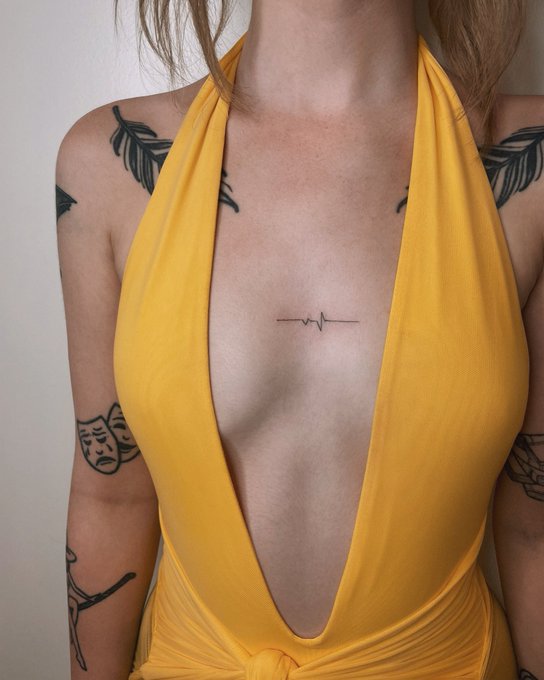 got a tiny tattoo in Ibiza 💛 https://t.co/2gmdaZoF1N