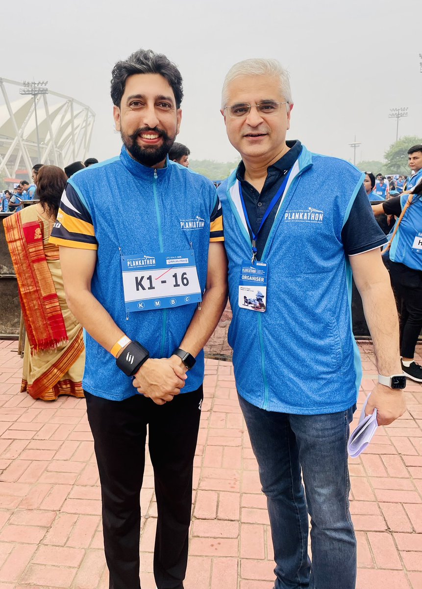 braveyogi's tweet photo. Today got an opportunity to participate in India's Biggest event of plank #Plankathon at #JLNStadium
Met with #kapildev Sir,  @TarunChugh2015 Ji &amp; #ArmedForce dignitaries 🙏🏻
Enjoyed a lot &amp; it's nice to have a little part of this big record @GWR.
#BajajAllianz https://t.co/uDZZMMOXVl