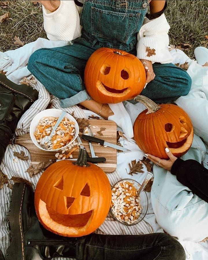 aperfectpumpkin's tweet photo. i need a pumpkin carving date with a bunch of friends https://t.co/8MBU5byVJe