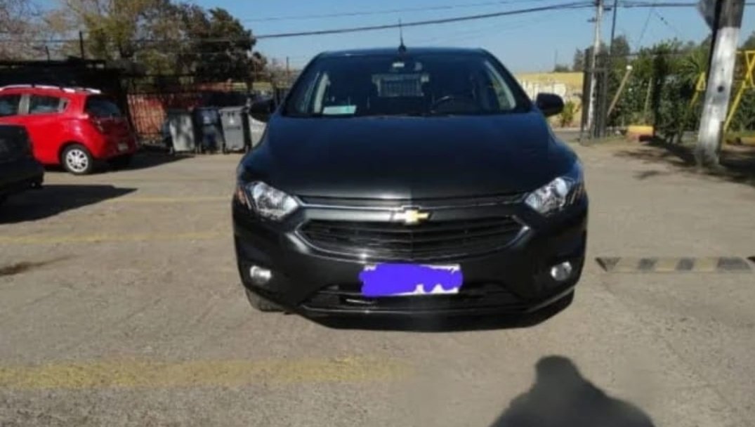 Chevrolet prisma patente KDYS84 robado en macul, cualquier información llamar a Mariana +56 9 3030 0090