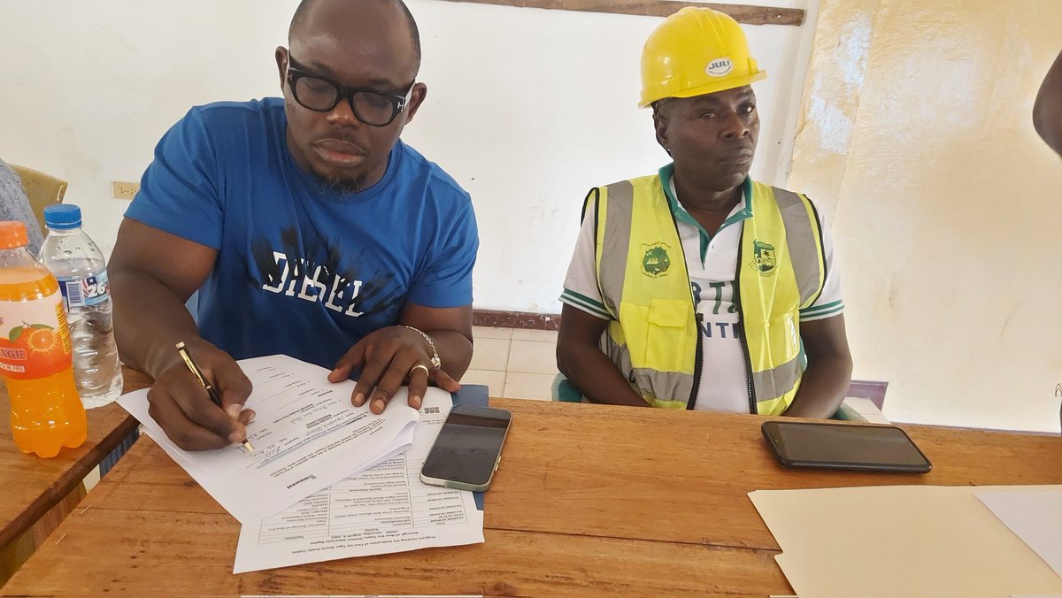 KpehTimothy6's tweet photo. @WateraidLiberia provides solutions to the urban sanitation crisis as the Country Director @ChuchuSelma turned over additional 4 tigers Worm public toilets on August 6, 2022 with funding support from @wessexwater . An MOU was signed by WaterAid, the Government of communities https://t.co/EXWZZIquaC