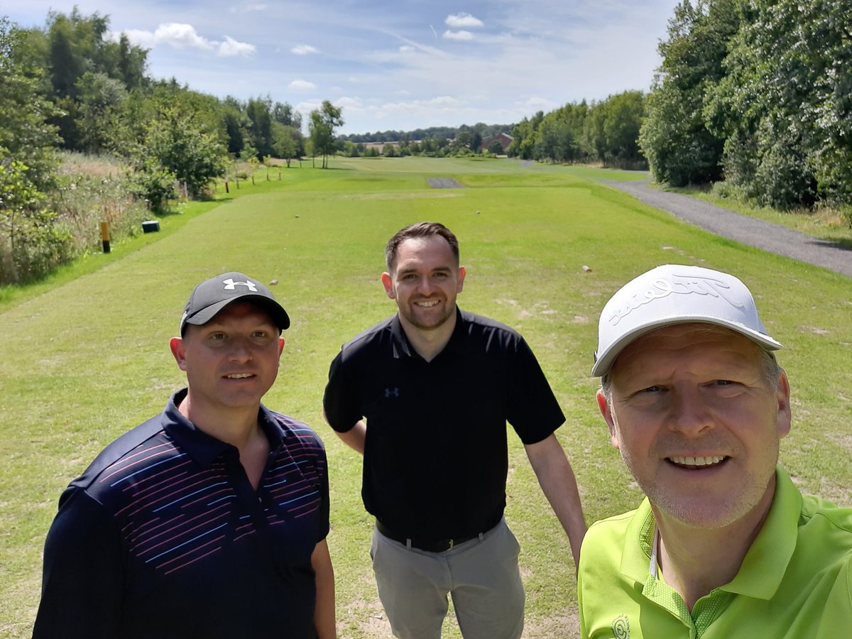 kingmoss66's tweet photo. Captain's picks today @golfbhg, were club newbies... @MikeByron91 and Steve Simpson.
Golf tough today, thanks to yesterday's heavy drinky sesh in Liverpool 🥴🍻 but great company fellas🏌♂️⛳️
#captainchris #berringtongolf https://t.co/31yOOgTBlm