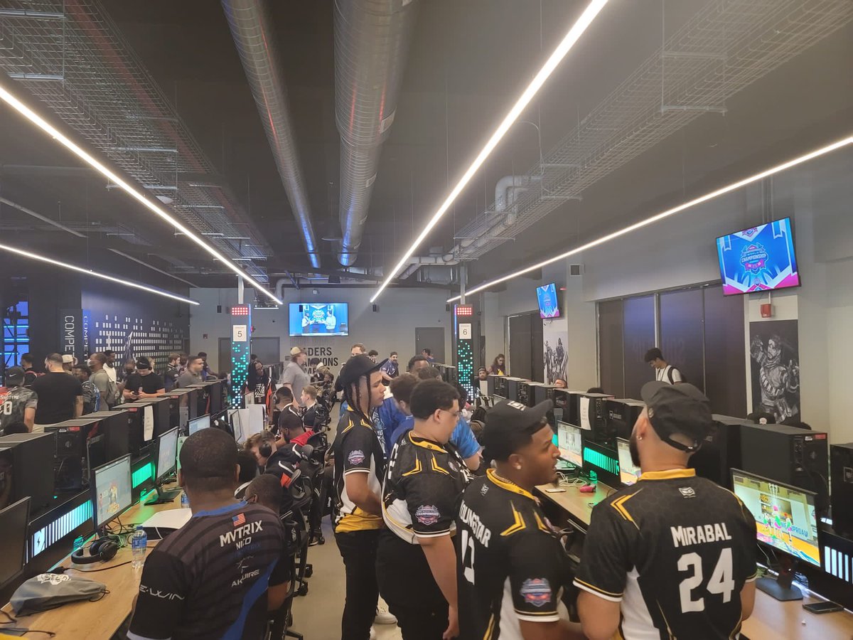 La mejor experiencia, nos eliminamos en segunda ronda, 2-1 nos dieron pero disfrutamos y la pasamos super bien. 
<a href="/Offgamingllc/">Off Gaming</a> <a href="/oYoungStarGoat/">YoungStar</a> @GxdzillaGoat <a href="/SmokeDO_/">“$MØK£”🇩🇴</a> <a href="/MiguelDJesusG/">ItzDJ</a>