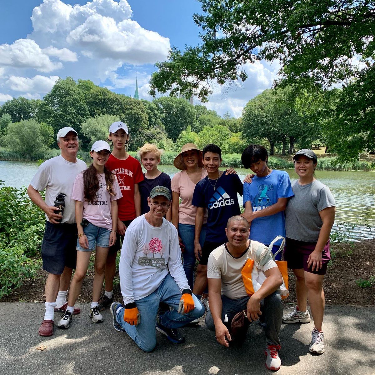 BranchBrookPark's tweet photo. Join us in thanking the volunteers who bring the park to life for all to enjoy. This was the awesome 😎 group from today, Sunday funday. @essexparks @BranchBrookPark https://t.co/AAh3TwHroc